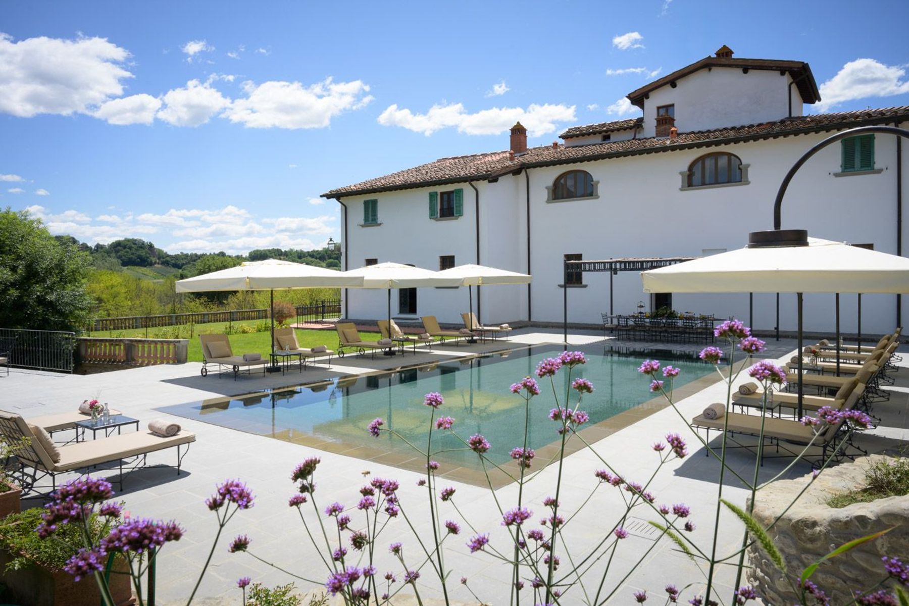 Adorna villa photo.